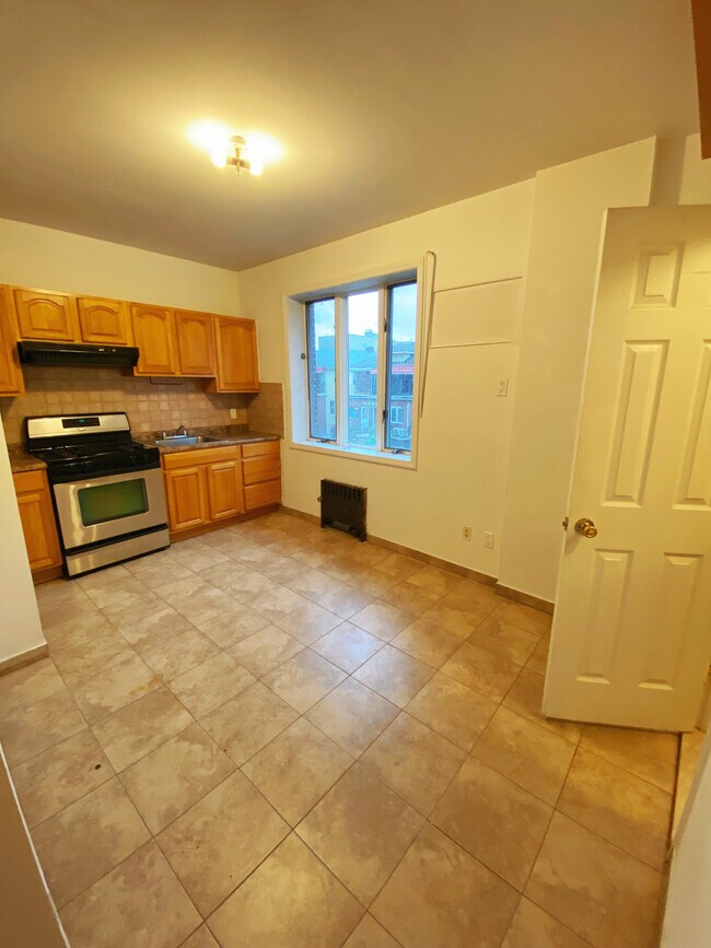 1441 W 9th St in Brooklyn, NY - Building Photo - Building Photo