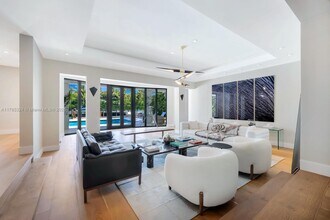 1611 W 24th St in Miami Beach, FL - Foto de edificio - Building Photo