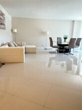 600 Parkview Dr, Unit 412 in Hallandale Beach, FL - Building Photo - Building Photo