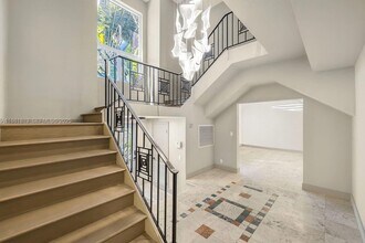 3180 N Bay Rd in Miami, FL - Building Photo - Building Photo