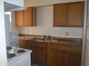 2814 S Coconino Vista in Tucson, AZ - Building Photo - Building Photo