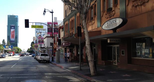 Hollywood Plaza in Los Angeles, CA - Building Photo - Building Photo