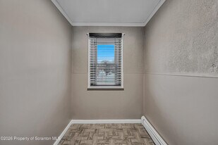 413 17th Ave in Scranton, PA - Building Photo