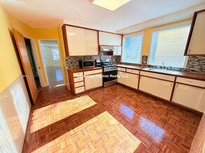 10 Packard Ave, Unit 1 in Somerville, MA - Building Photo - Building Photo