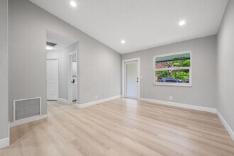 4670 Grove St in West Palm Beach, FL - Building Photo - Building Photo