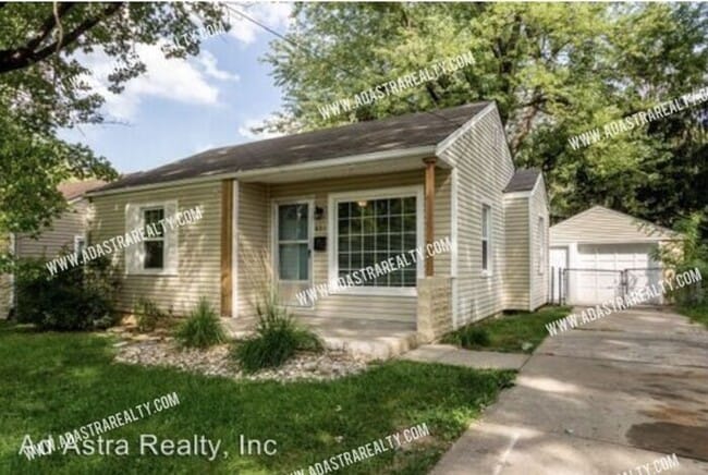 821 N Crysler Ave in Independence, MO - Building Photo - Building Photo