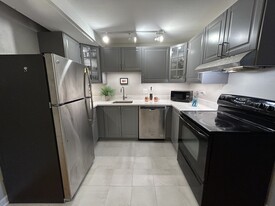 65 N Clarkson St in Denver, CO - Building Photo