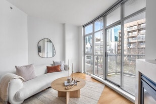 1050 Smithe St in Vancouver, BC - Building Photo