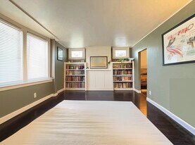 5718 Ellsworth Ave, Unit Apt 2 in Pittsburgh, PA - Building Photo