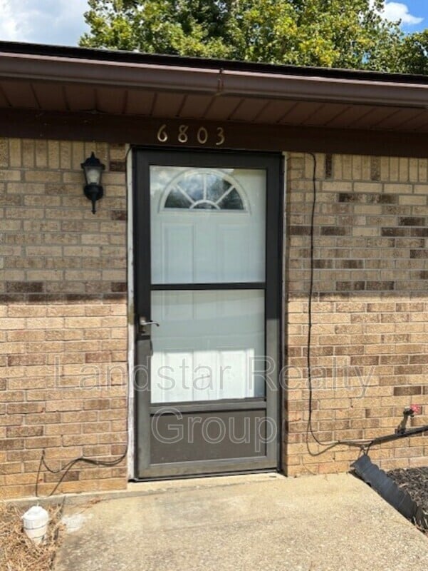 6803 Spourtland Dr in Louisville, KY - Building Photo - Building Photo