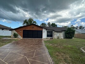 4577 Goldcoast Ave in Spring Hill, FL - Building Photo