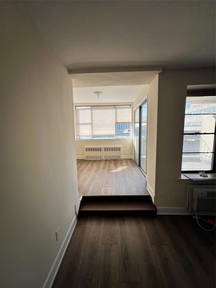 190 1st St, Unit 5B in Mineola, NY - Building Photo - Building Photo