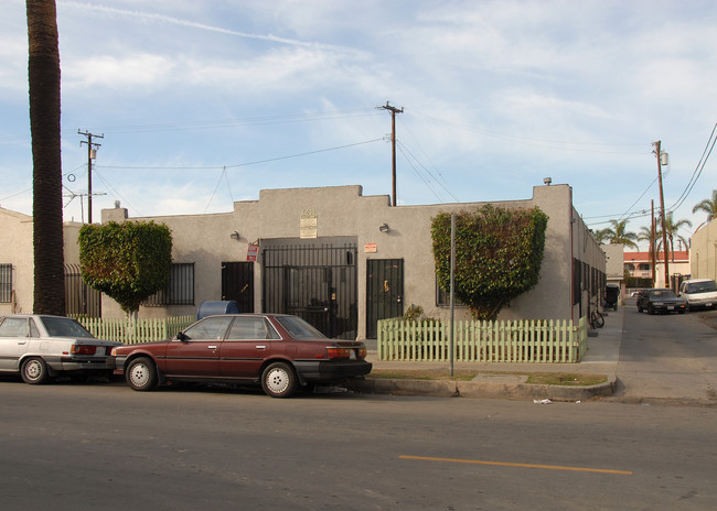 1241 Dawson Ave in Long Beach, CA - Foto de edificio - Building Photo