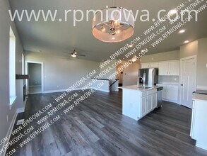740 SE Drumlin Dr in Waukee, IA - Building Photo - Building Photo