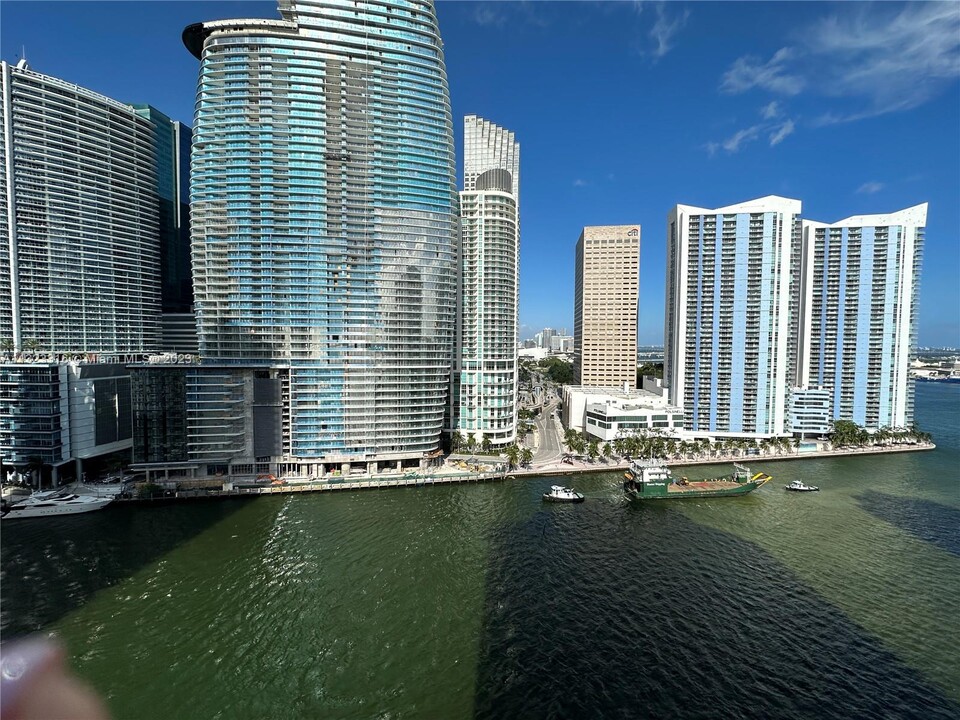 901 Brickell Key, Unit 2106 in Miami, FL - Foto de edificio