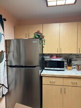 8615 NW 8th St, Unit 321 in Miami, FL - Building Photo - Building Photo