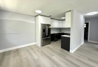 1100 NE 2nd St in Hallandale Beach, FL - Building Photo - Building Photo