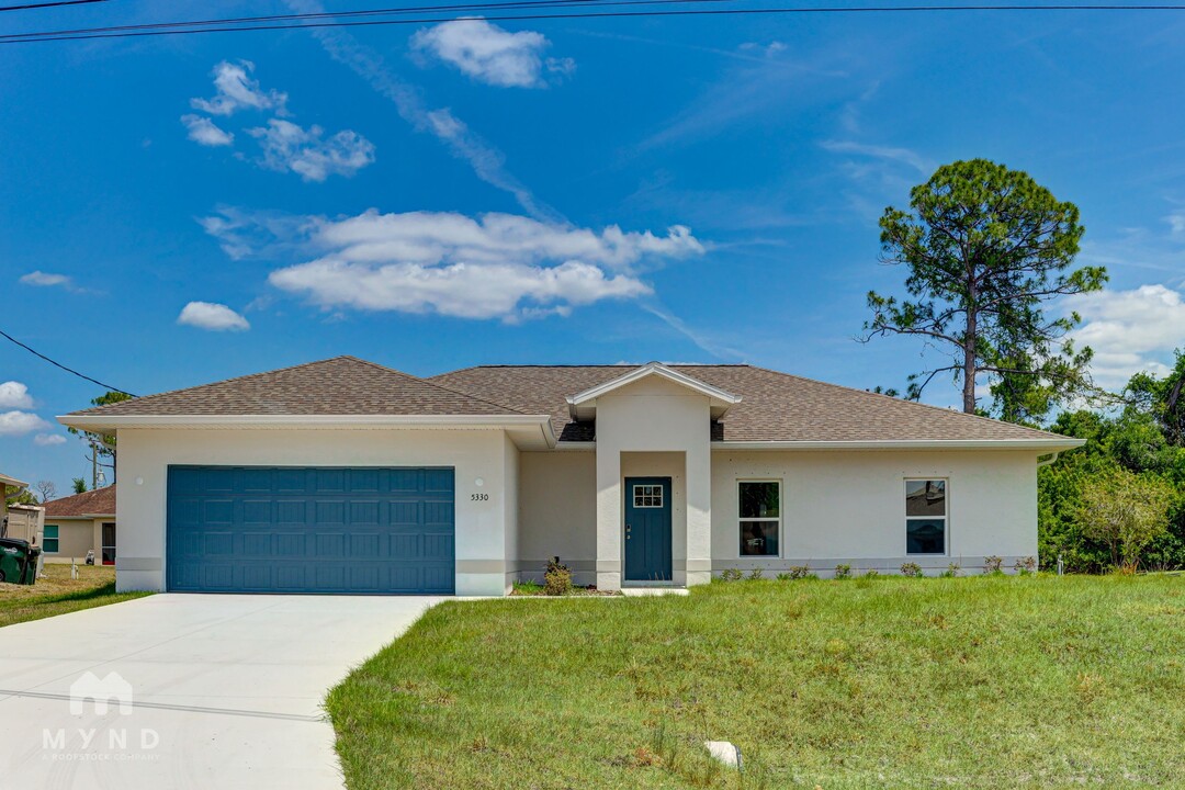 5330 Iota Ct in North Port, FL - Building Photo