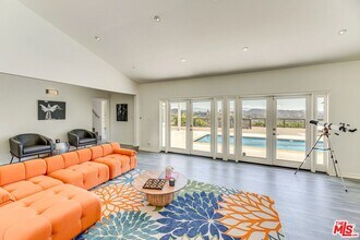 1410 Stradella Rd in Los Angeles, CA - Building Photo - Building Photo