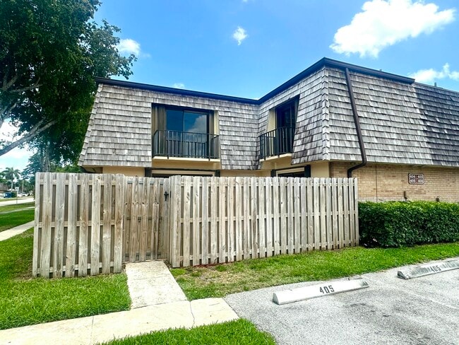 405 Arabian Rd in Palm Springs, FL - Building Photo - Building Photo