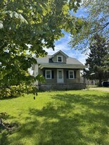 320 Thompson Rd in Oswego, NY - Building Photo