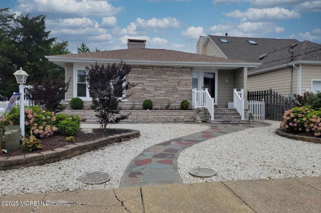 property at 33 Morton Dr