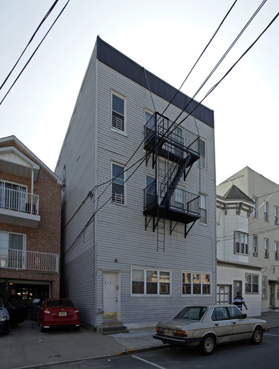 413 70th St in Guttenberg, NJ - Foto de edificio