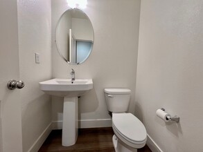 1391 Chariot Rd in Hollister, CA - Building Photo - Building Photo