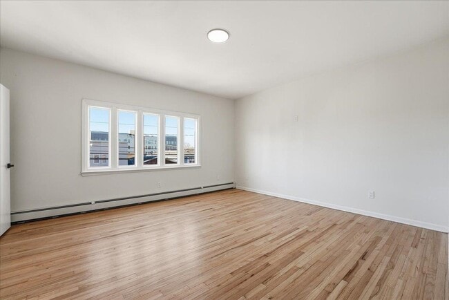 212 Seaview Ave in Jersey City, NJ - Building Photo - Building Photo