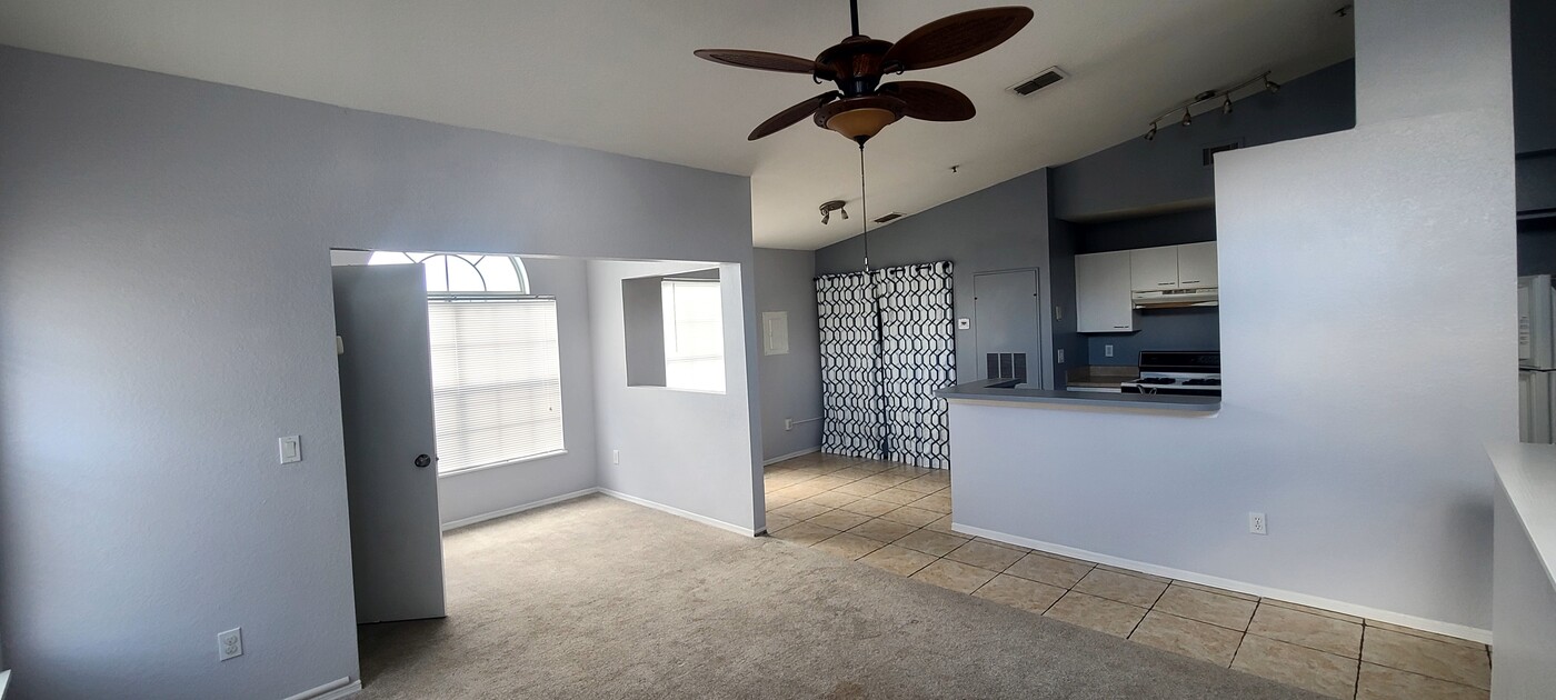 1612 Columbia Arms Cir, Unit 239 in Kissimmee, FL - Building Photo