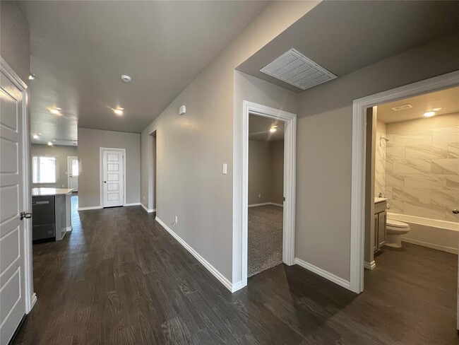 2745 Dennis Dr in Yukon, OK - Building Photo - Building Photo