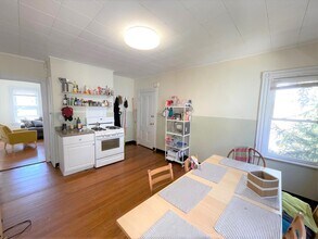 7 Ibbetson St, Unit 2 in Somerville, MA - Building Photo - Building Photo