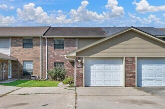 13231 Bluff View Dr in Willis, TX - Building Photo - Building Photo
