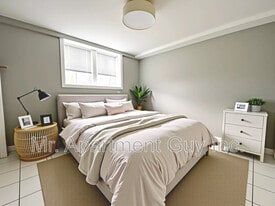 16 Kingsway Dr in Hamilton, ON - Building Photo