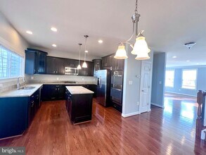 1542 Kinnaird Terrace NE in Leesburg, VA - Foto de edificio - Building Photo