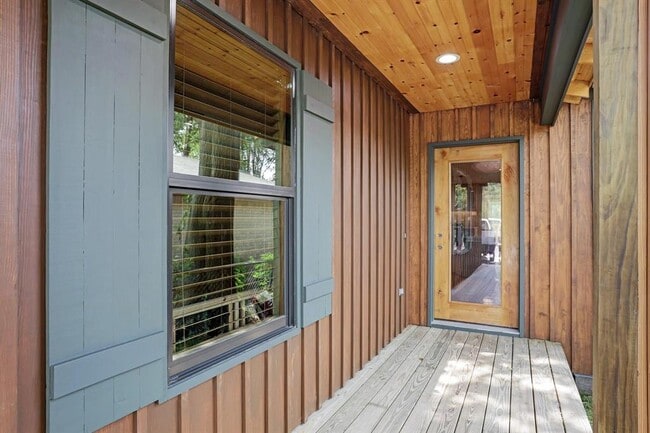4102 Edison St in Houston, TX - Building Photo - Building Photo
