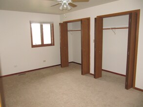 2233 Theodore St in Crest Hill, IL - Building Photo - Building Photo