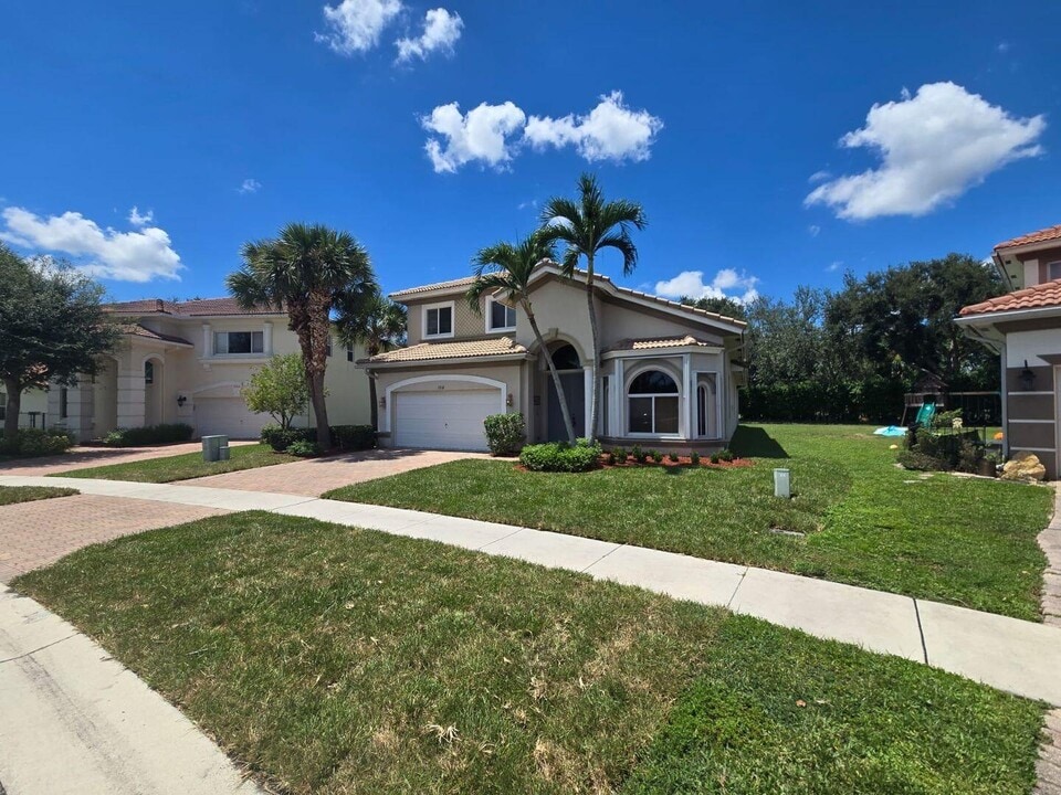 9310 Silver Glen Way in Wellington, FL - Building Photo