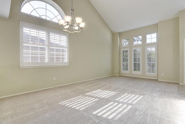 7168 Ridge Oak Rd in Austin, TX - Building Photo - Building Photo