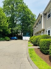 374 Halley Ave in Fairfield, CT - Building Photo - Building Photo