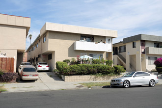 4821 Rosewood Ave in Los Angeles, CA - Building Photo - Building Photo