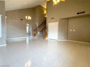 7720 Leavorite Dr in Las Vegas, NV - Building Photo - Building Photo