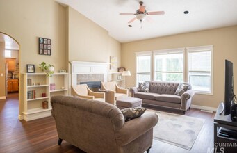 218 S Parkinson Pl in Eagle, ID - Building Photo - Building Photo