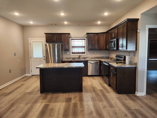 210 Stacy Dr in Paragould, AR - Building Photo - Building Photo