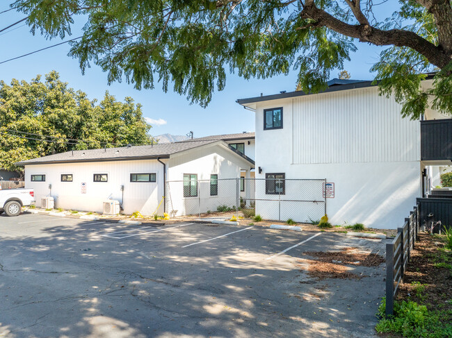 712 W Anapamu St in Santa Barbara, CA - Building Photo - Building Photo