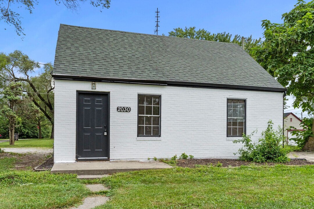 2030 Covington Rd in Fort Wayne, IN - Building Photo