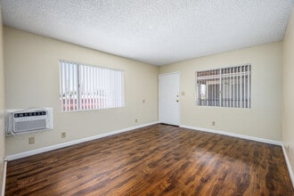 7853 State St in Huntington Park, CA - Building Photo - Interior Photo