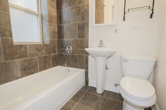 3820 N Sheffield Ave, Unit 1E in Chicago, IL - Building Photo - Building Photo