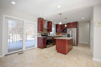 317 Arapahoe Trail in Carol Stream, IL - Building Photo - Building Photo