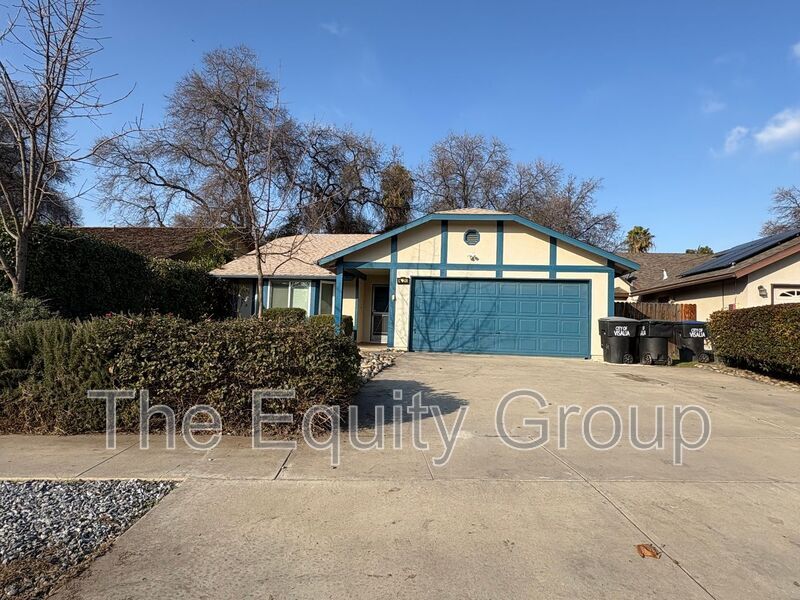 4824 W Crowley Ct in Visalia, CA - Foto de edificio